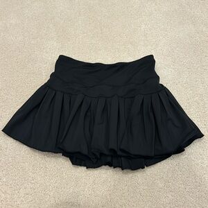 Gold hinge black tennis skirt